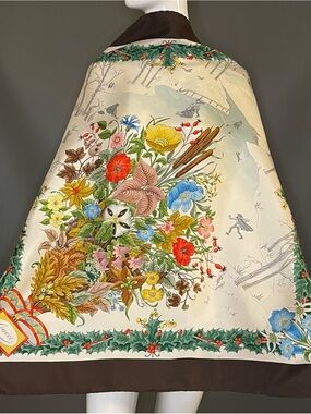Vintage Gucci V Accornero Silk Scarf Agrifoglio Holly 34 In Good Condition